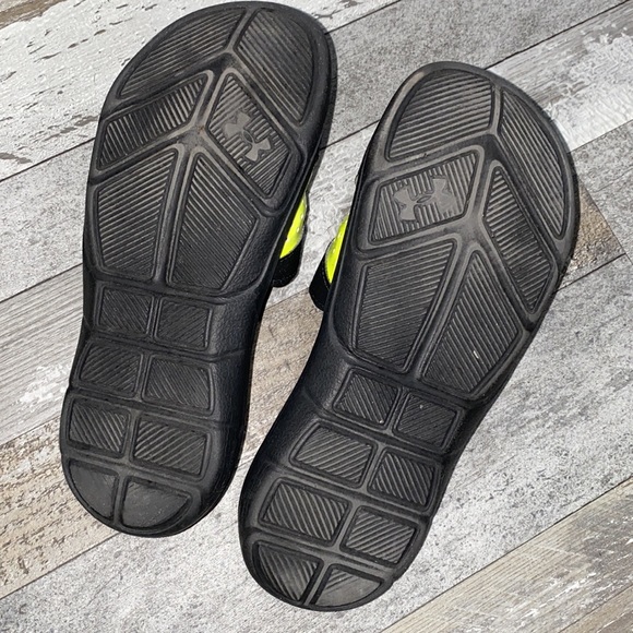 Youth Under Armour Black & Green Flip Flops - 2Y - Picture 7 of 10